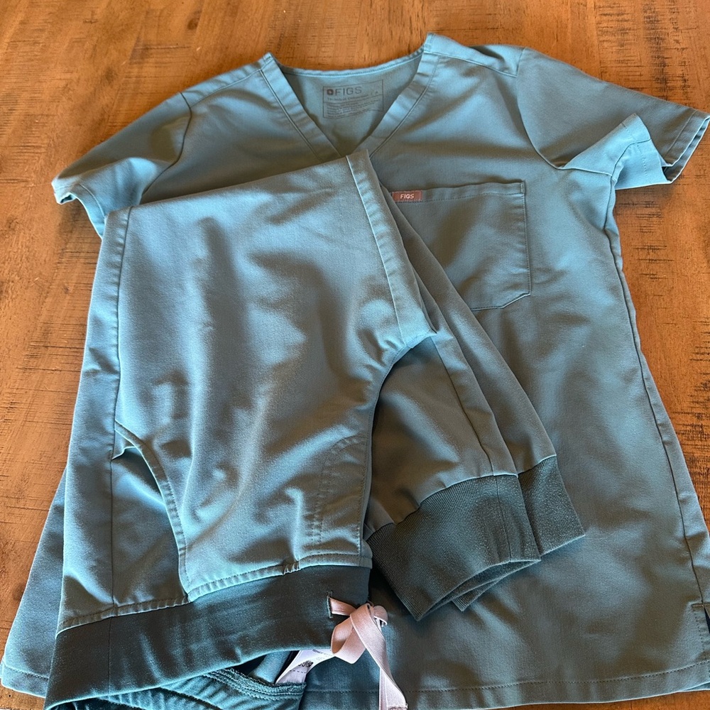 Figs Bonsai Scrub Ensemble